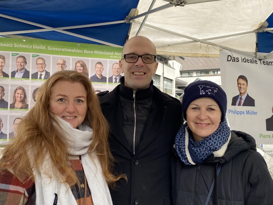 Neu Kandidierende (von links): Nadine Buache, Jegenstorf und Andreas Brunner, Münchenbuchsee mit wieder kandidierender, bewährter Grössrätin Annegret Hebeisen-Christen, Münchenbuchsee
